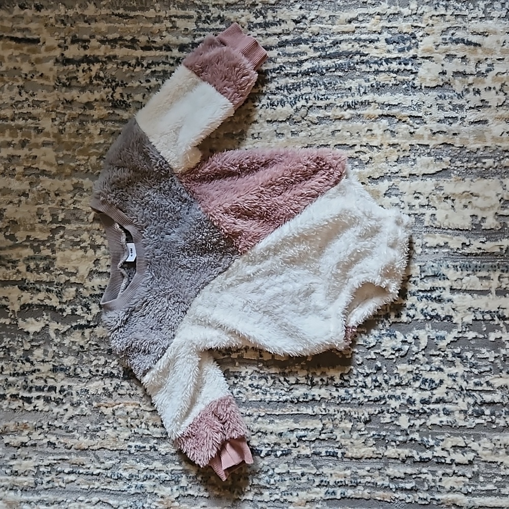 Fuzzy color block romper (6-9 m)